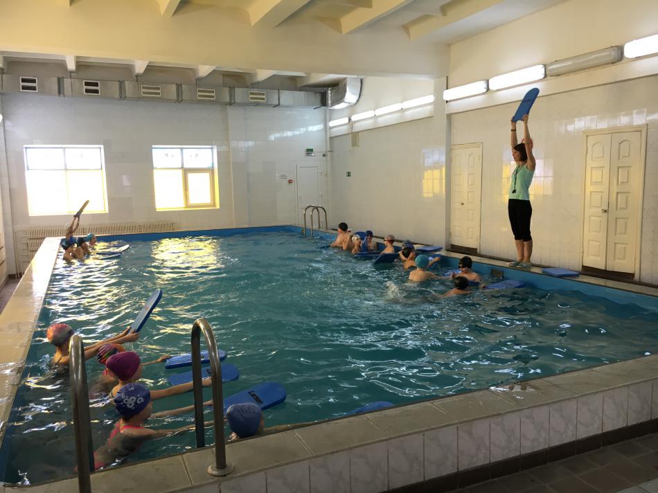 Занятия в бассейне лицея №4 с учащимися параллели 2-х классов в рамках  ФГОС