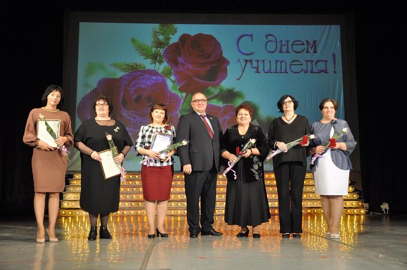 В городе Оренбурге состоялась церемония награждения и праздничный концерт ко  Дню учителя и Дню дошкольного работника.