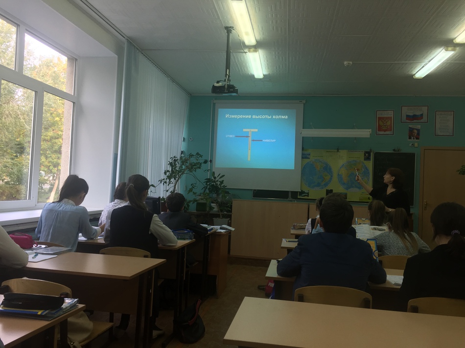 Начальник управления  образования Н.А. Гордеева посетила урок географии в 6а классе школы № 72